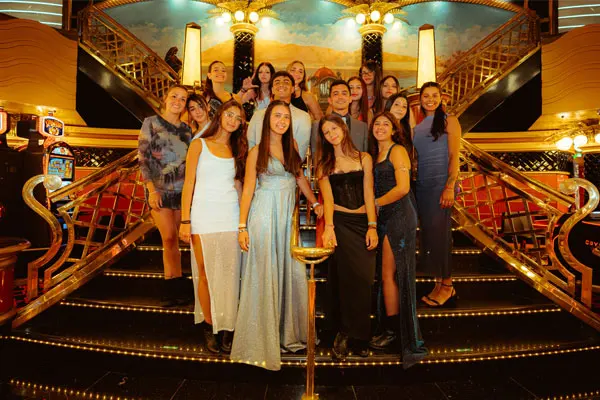 Viajeras en fiesta de gala